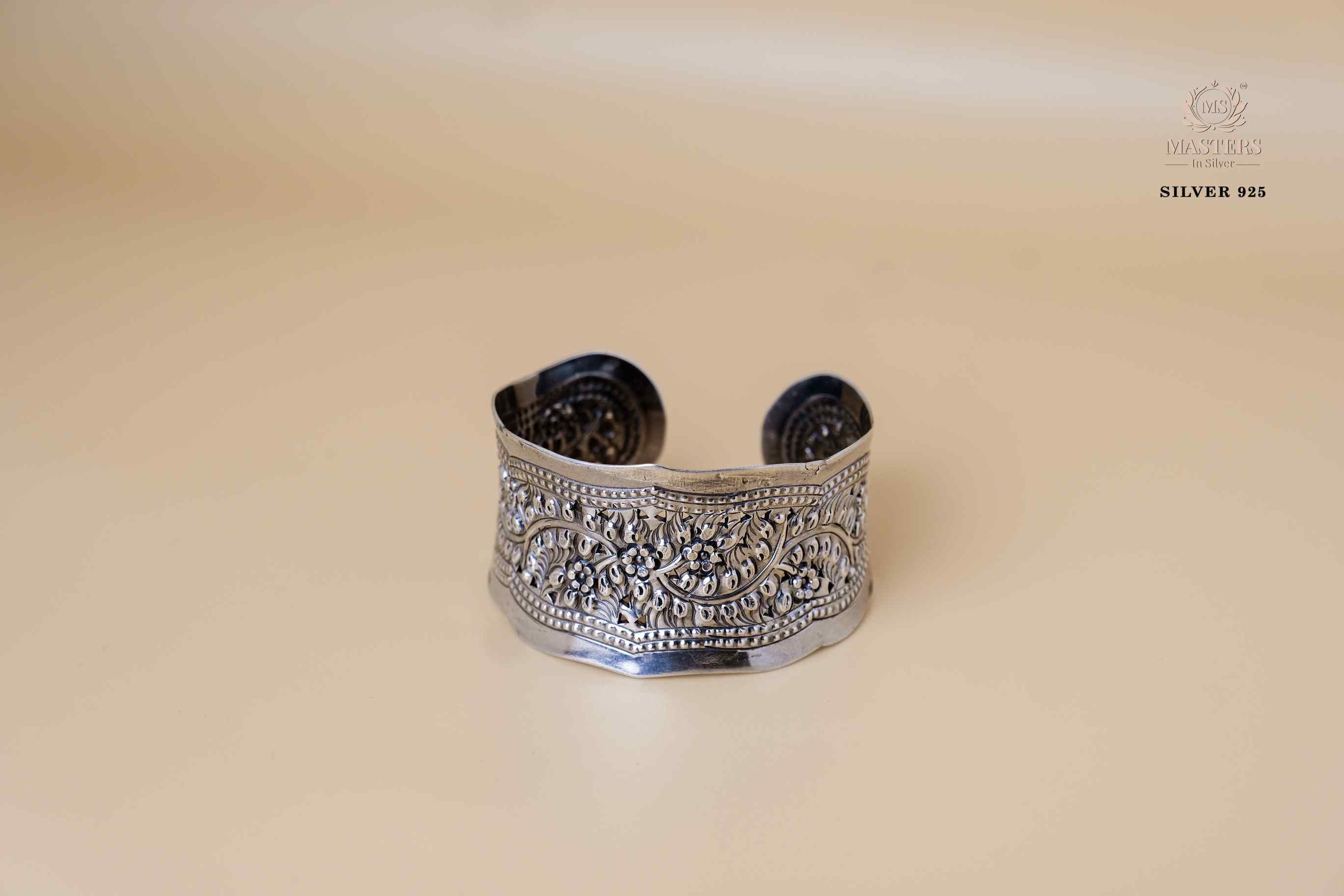 KADA OXIDISED BROAD ( CHITRAI )