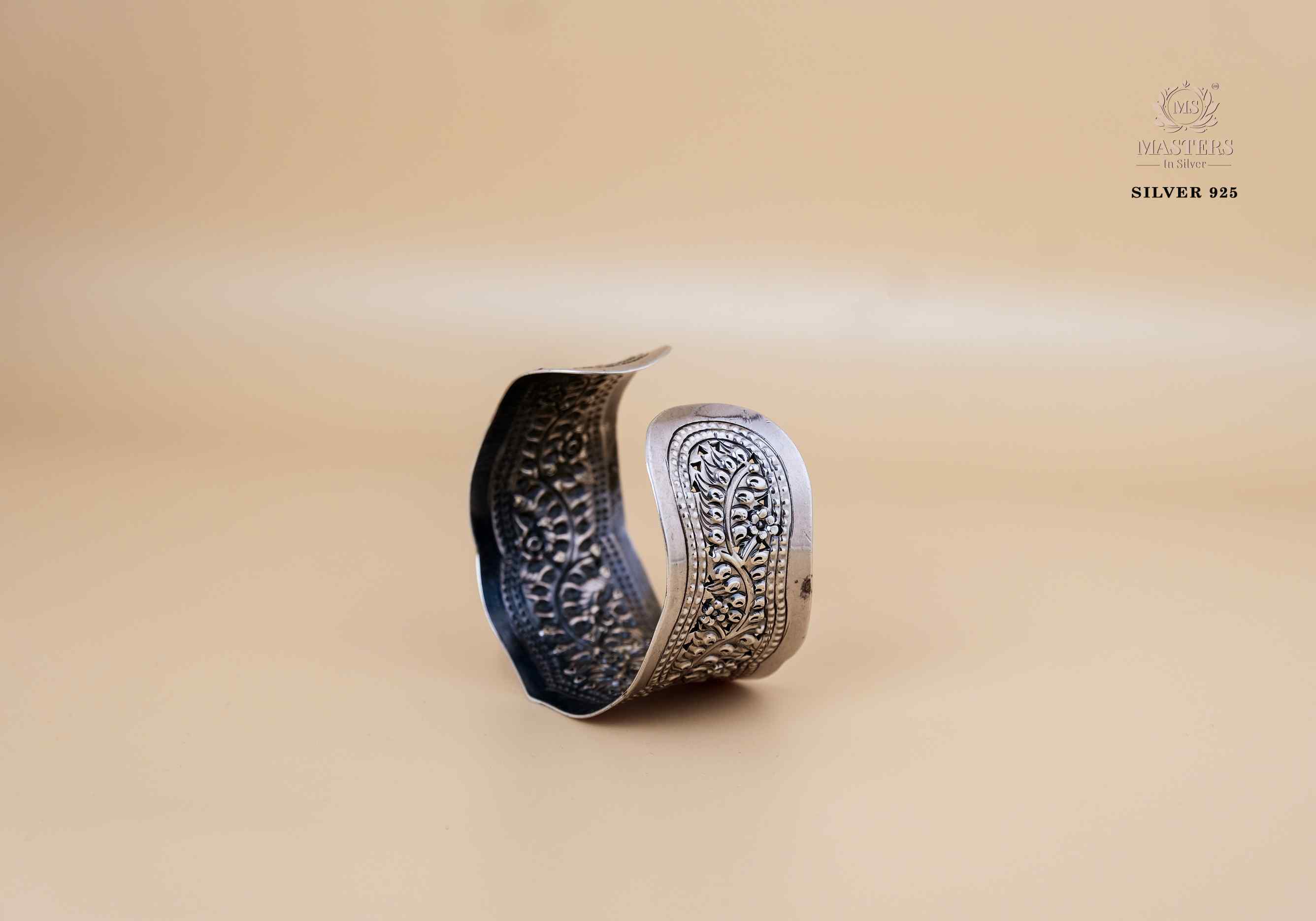 KADA OXIDISED BROAD ( CHITRAI )