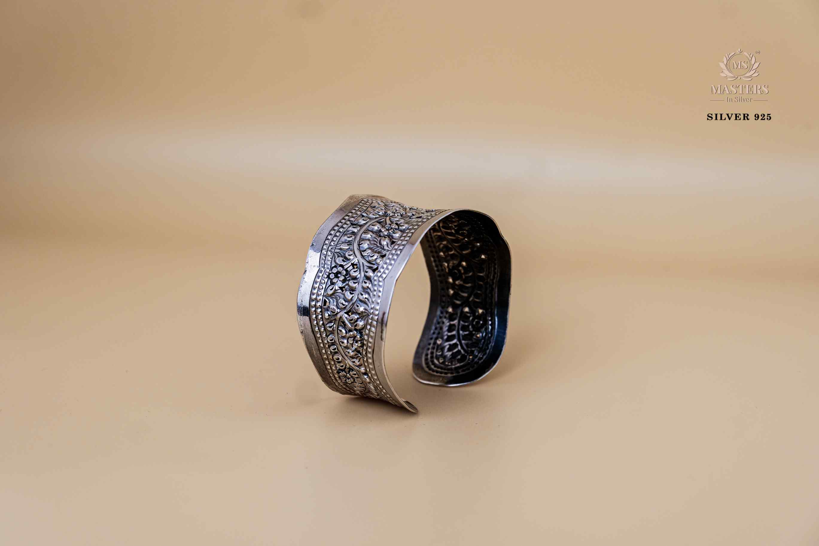 KADA OXIDISED BROAD ( CHITRAI )