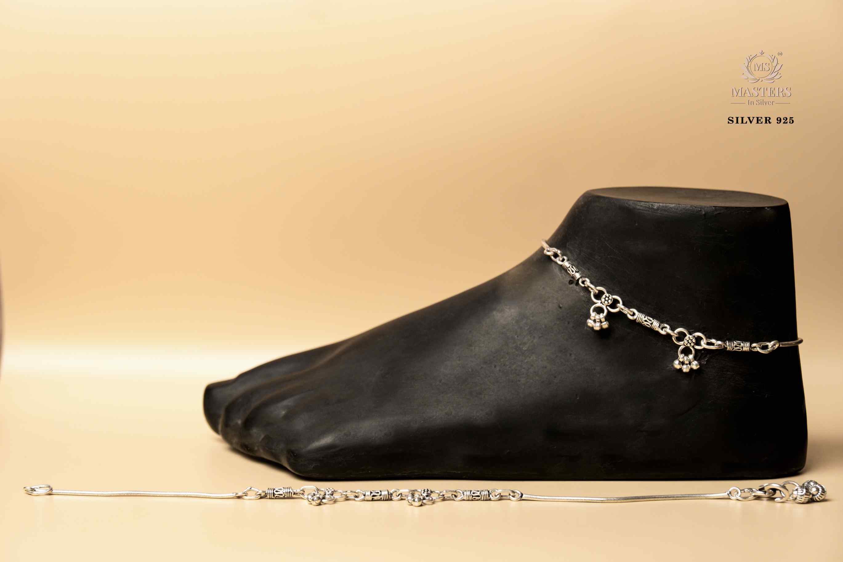 REGULAR WORN ANKLETS