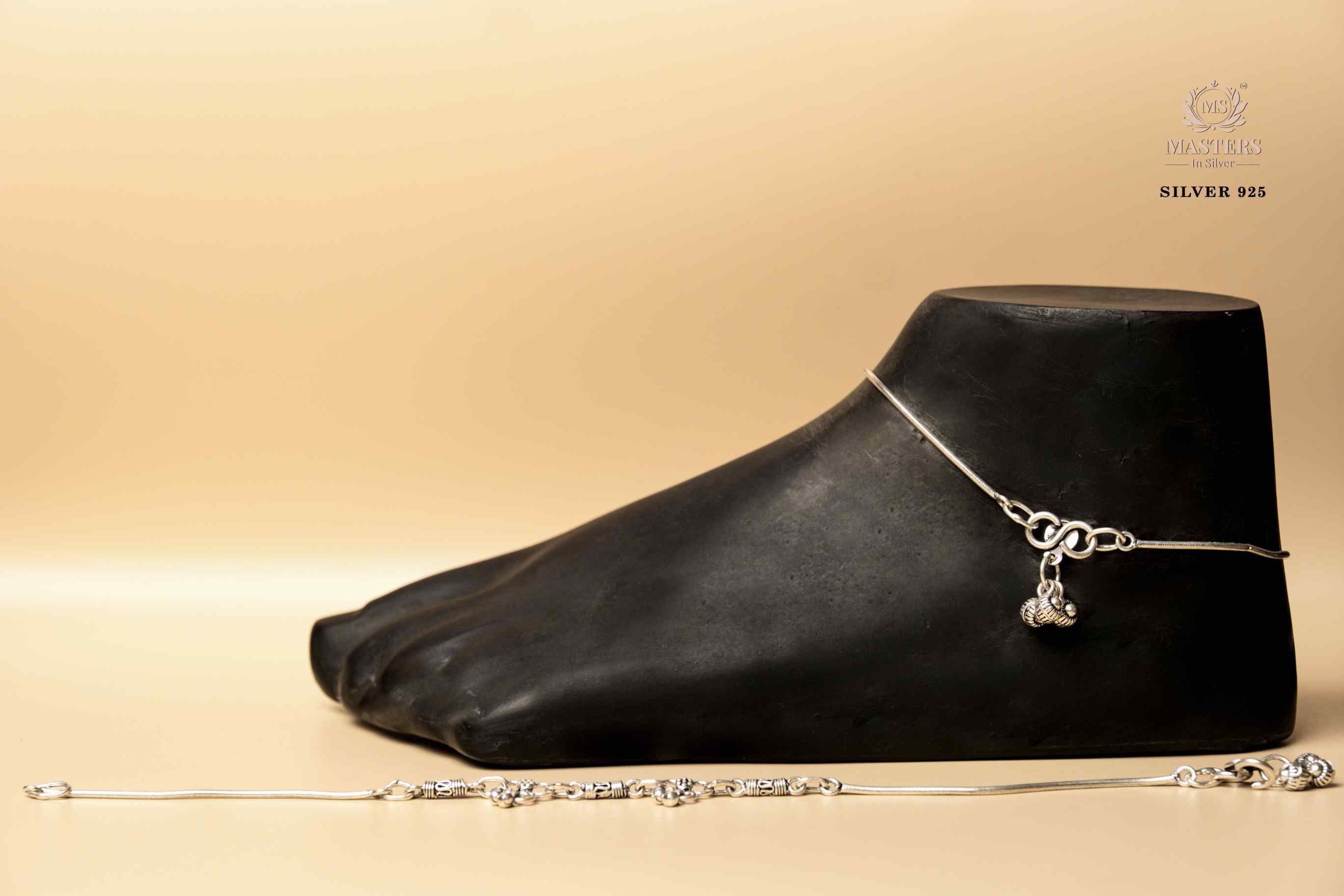 REGULAR WORN ANKLETS