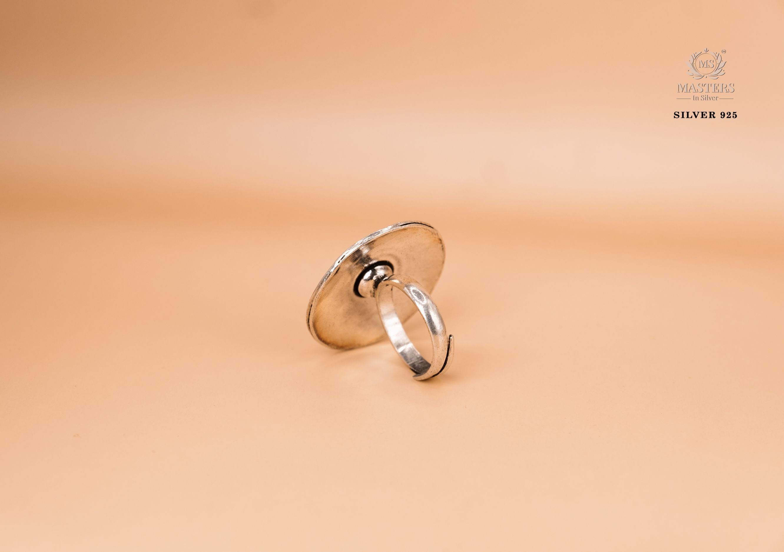 OXIDISED COCKTAIL RING Broad top floral