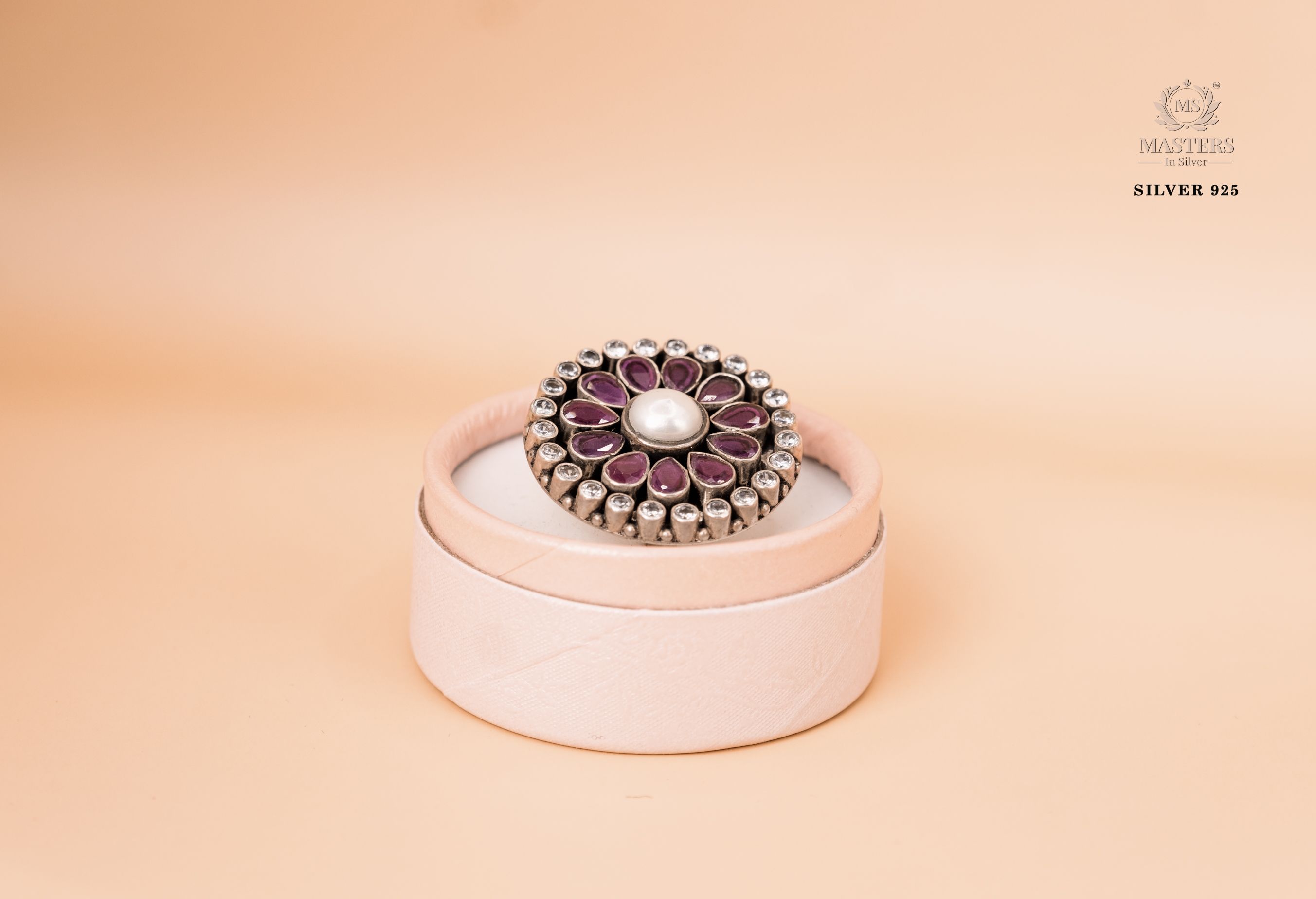OXIDISED COCKTAIL RING CUT STONES Broad top floral