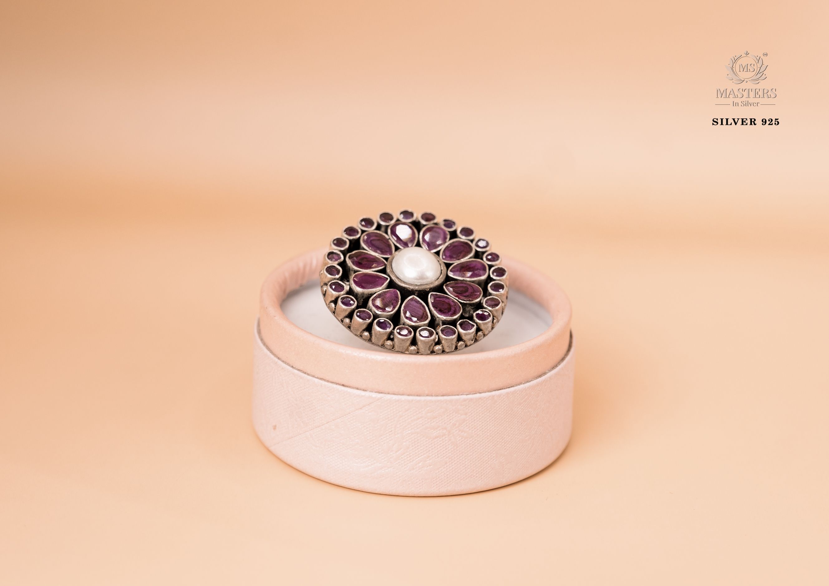 OXIDISED COCKTAIL RING CUT STONES Broad top floral