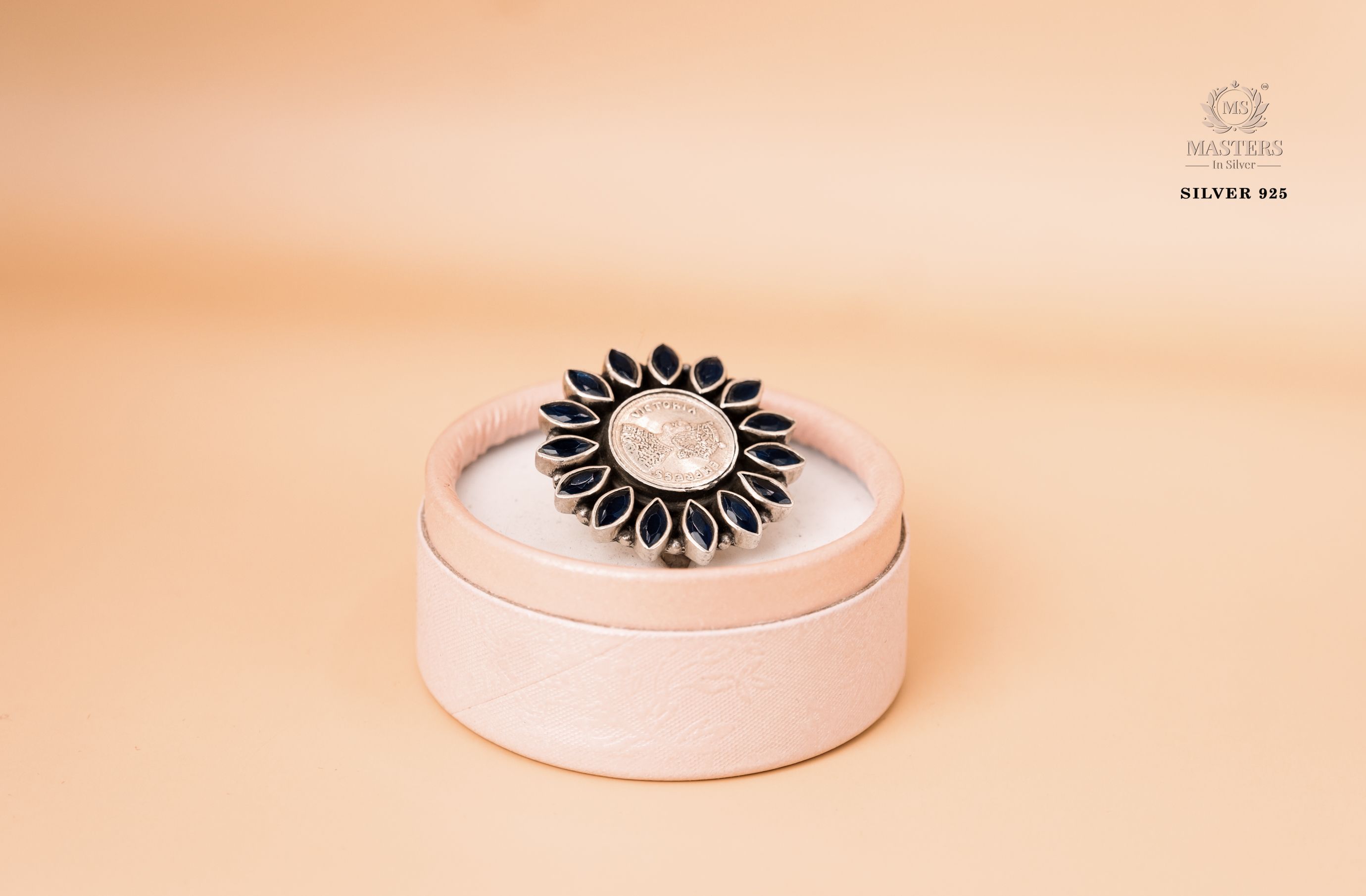 OXIDISED COCKTAIL RING CUT STONES Victoria floral