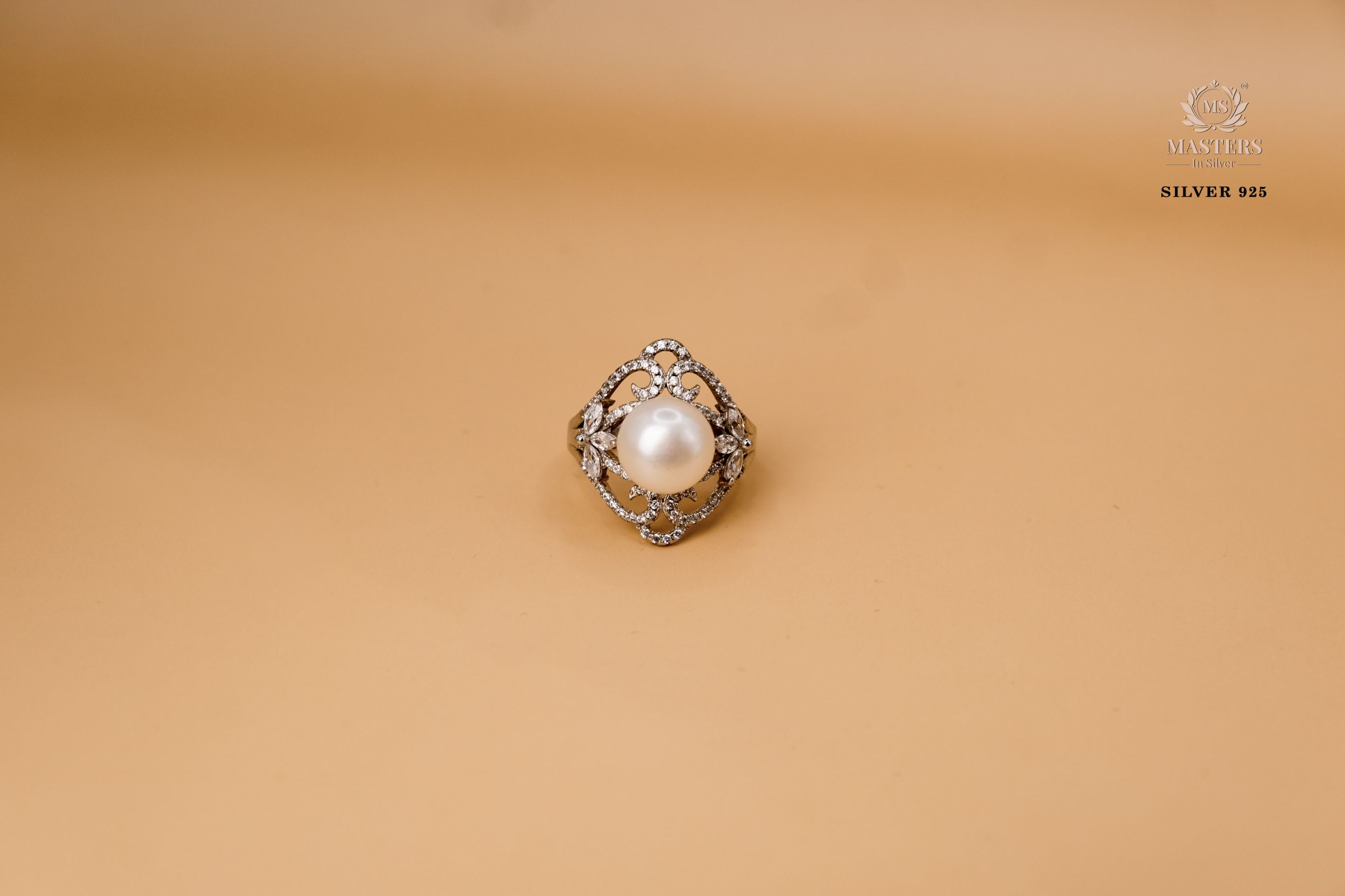 ORIGINAL IMPORTED COCKTAIL DIAMOND LOOKS SILVER 925 RING