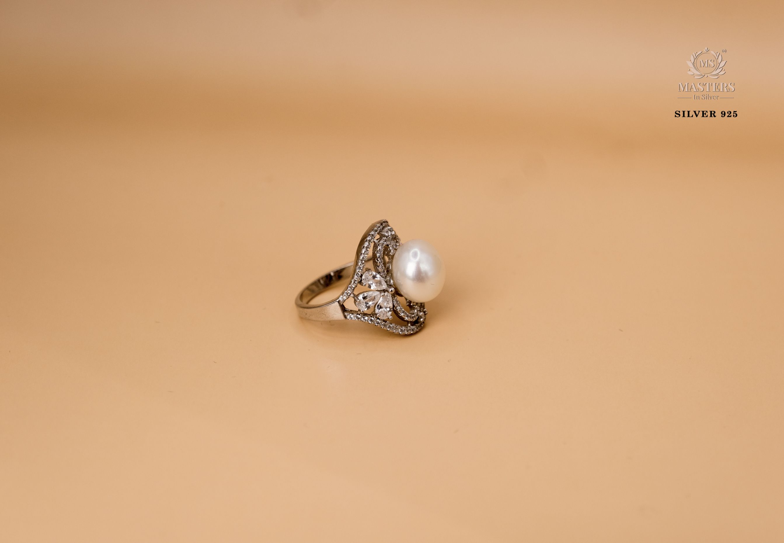 ORIGINAL IMPORTED COCKTAIL DIAMOND LOOKS SILVER 925 RING