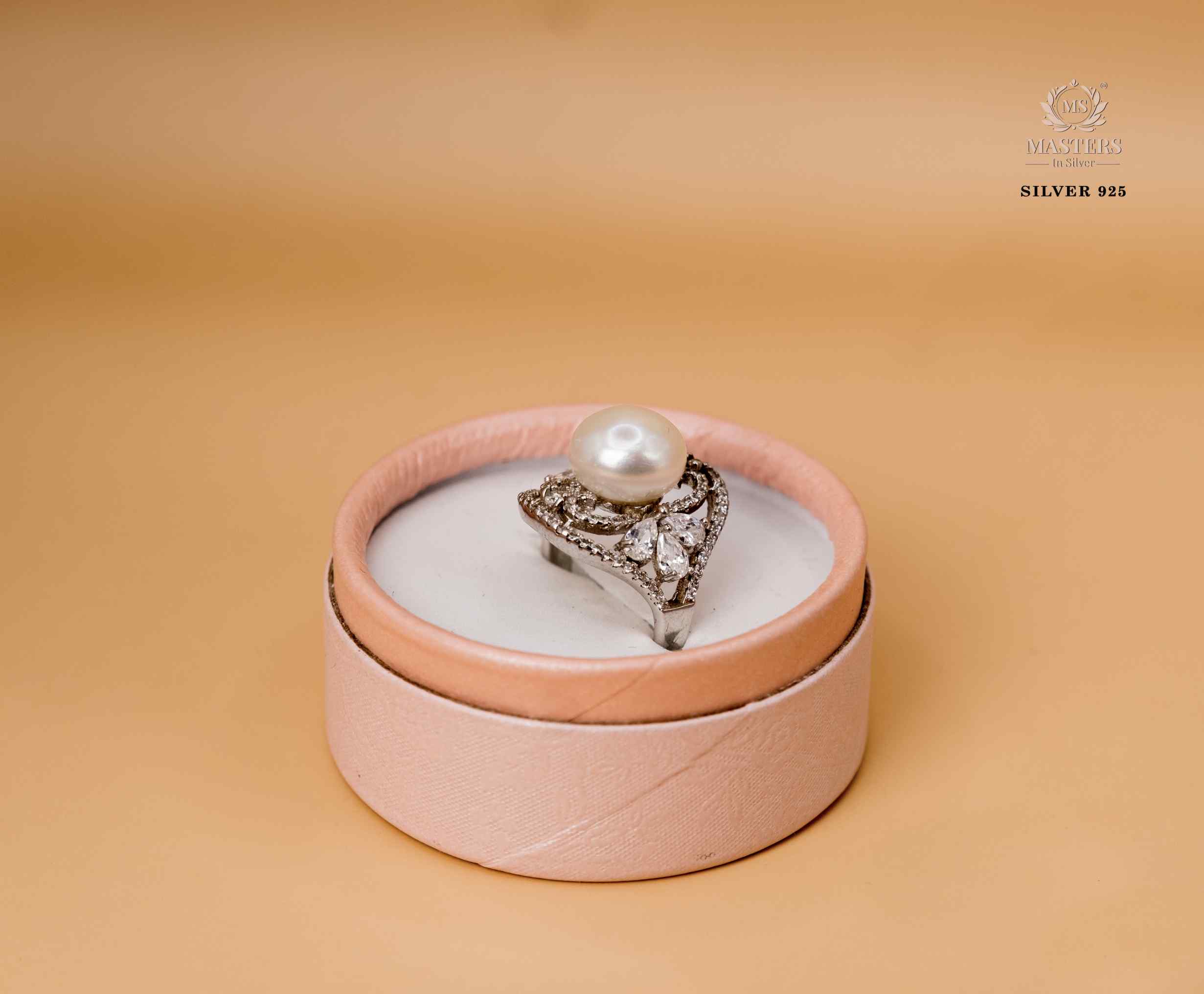 ORIGINAL IMPORTED COCKTAIL DIAMOND LOOKS SILVER 925 RING