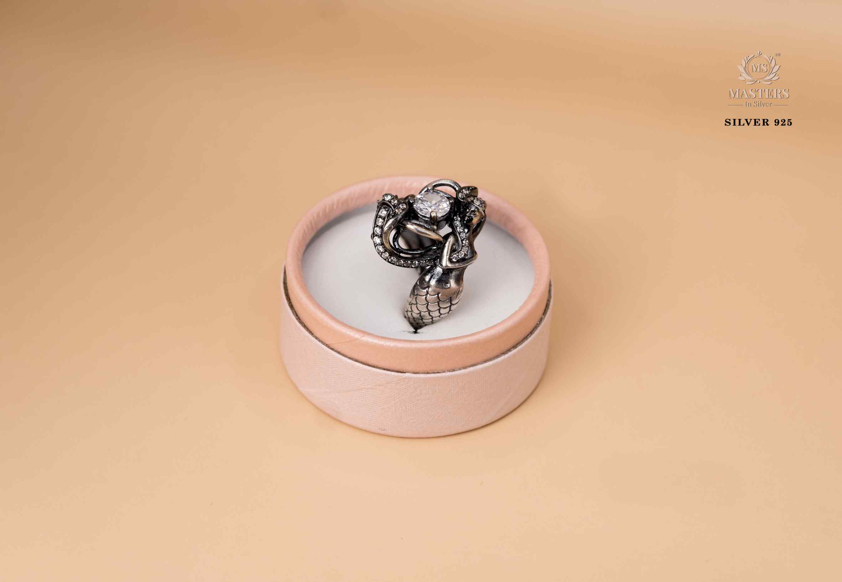 ORIGINAL IMPORTED COCKTAIL DIAMOND LOOKS SILVER 925 RING