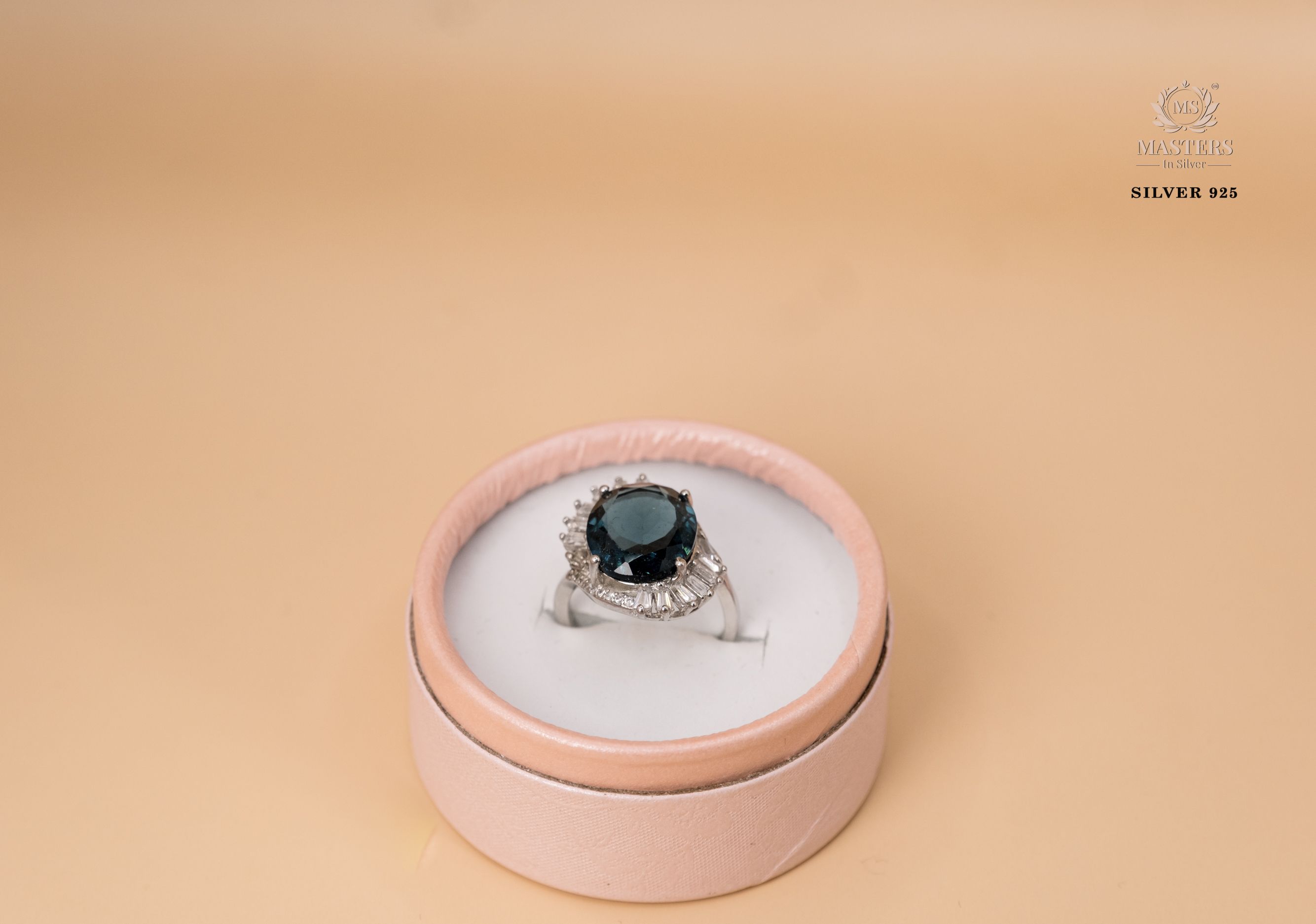 ORIGINAL IMPORTED COCKTAIL DIAMOND LOOKS SILVER 925 RING
