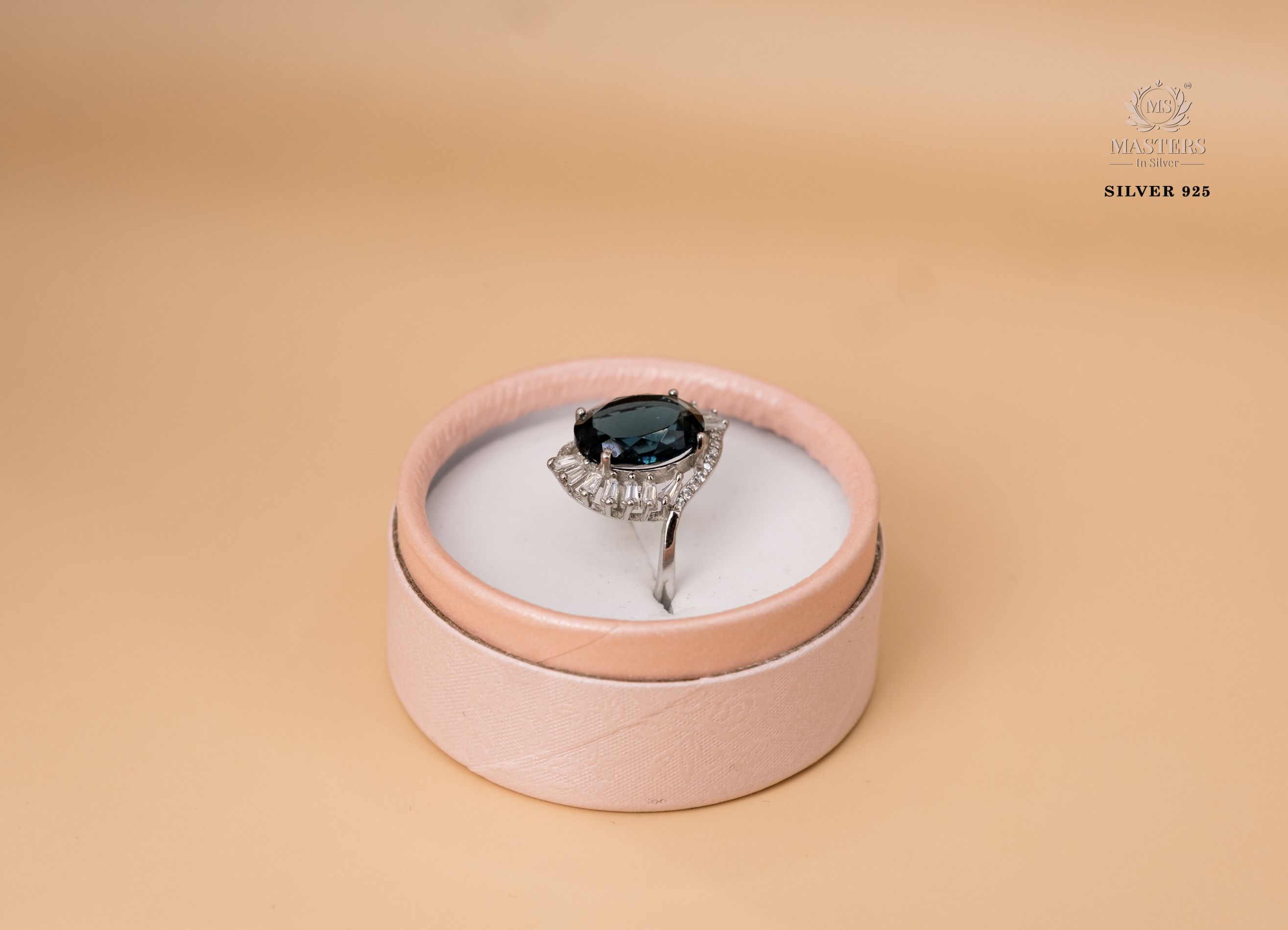 ORIGINAL IMPORTED COCKTAIL DIAMOND LOOKS SILVER 925 RING