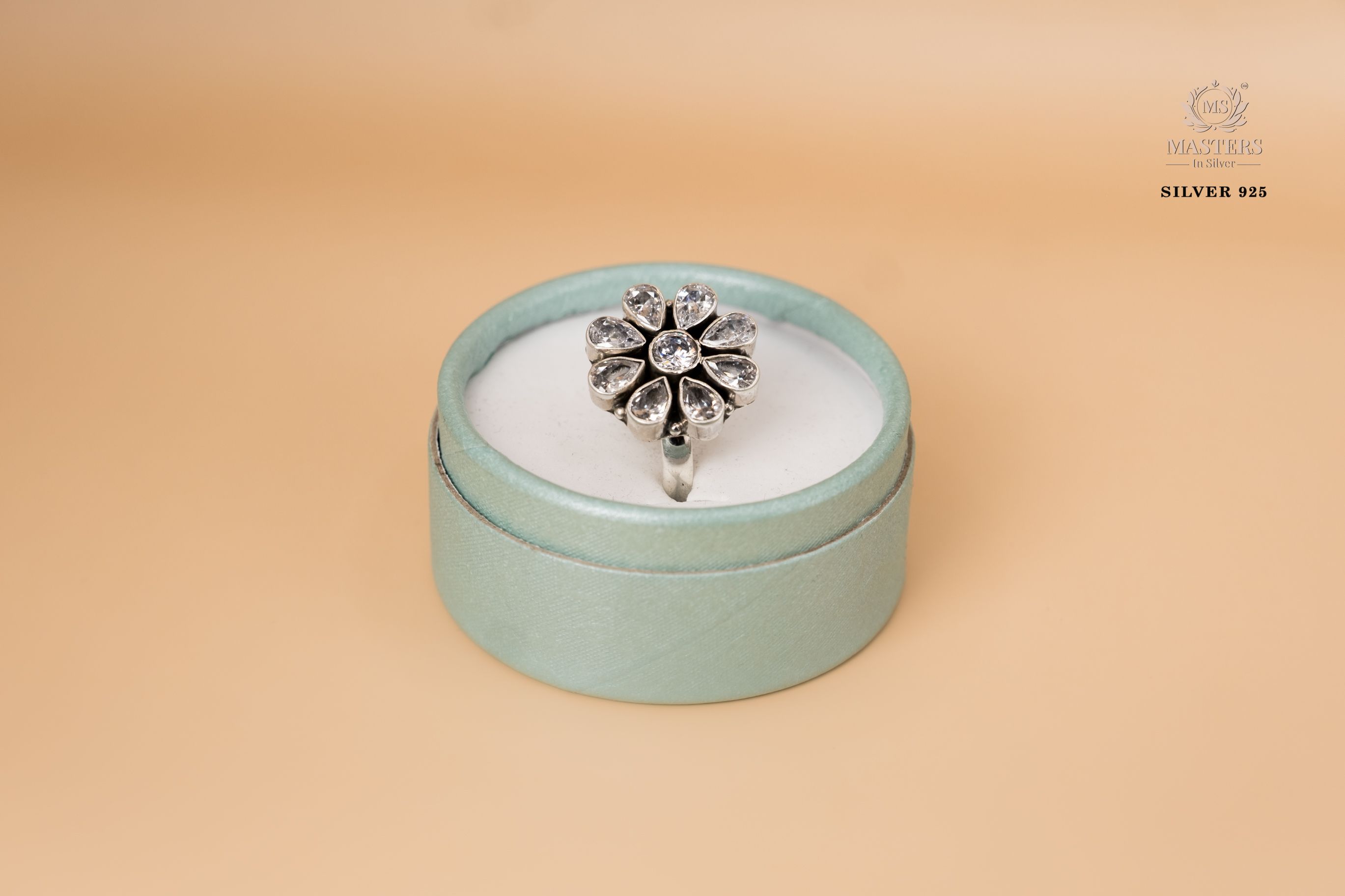 RINGS OXIDISED CUT-STONES