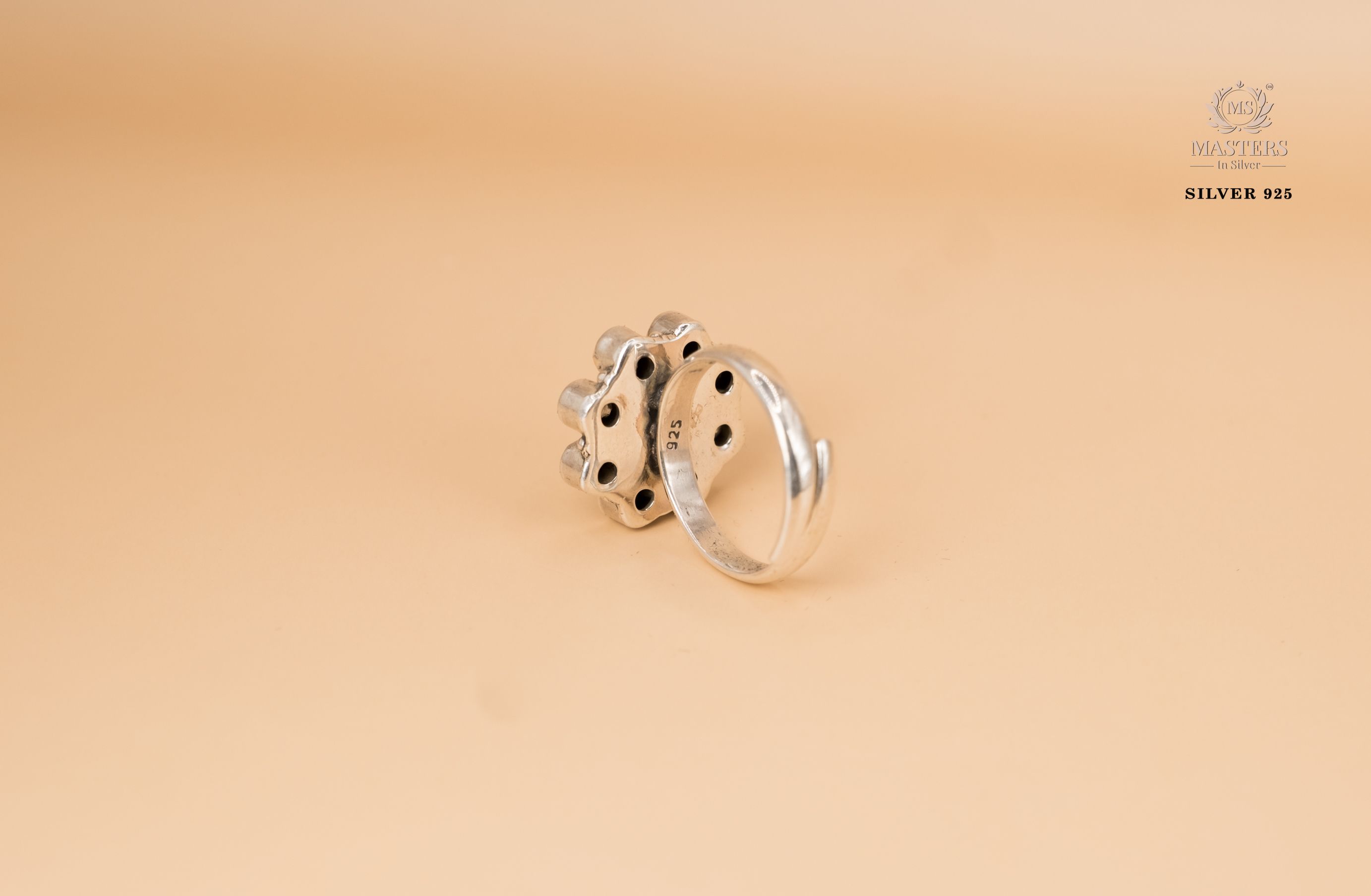 RINGS OXIDISED CUT-STONES