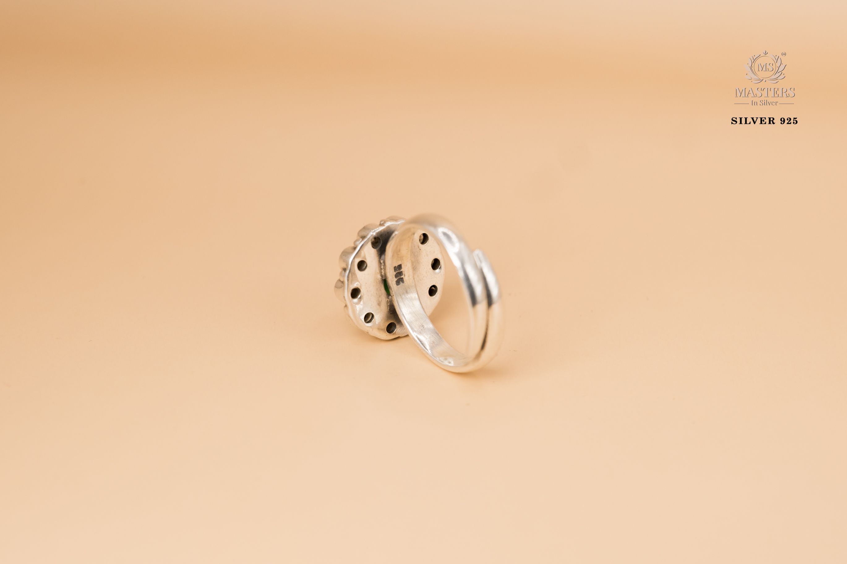 RINGS OXIDISED GREEN CENTRE CUT-STONES