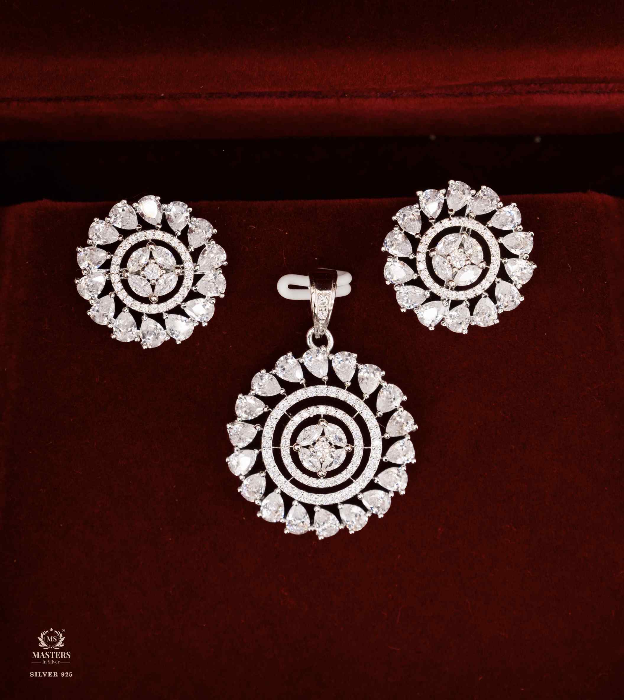 PENDANT SETS, DIAMOND LOOKS, PARTY WEAR, ORIGINAL IMPORTED 🎁