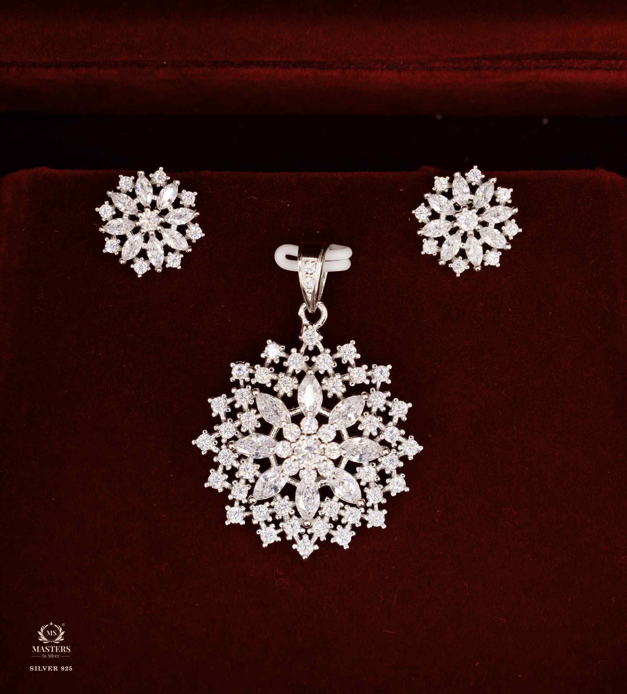 PENDANT SETS, DIAMOND LOOKS, PARTY WEAR, ORIGINAL IMPORTED 🎁