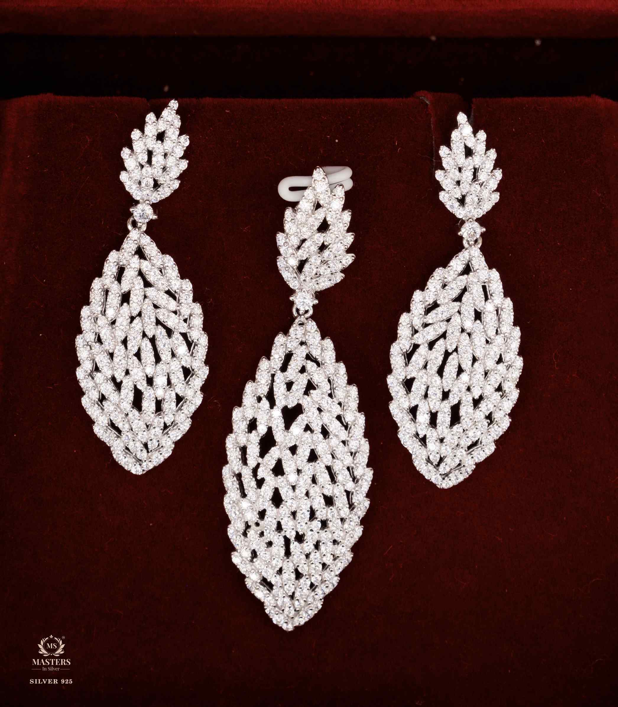 SHINING DIAMOND LOOKS, PARTY WEAR, ORIGINAL IMPORTED 🎁