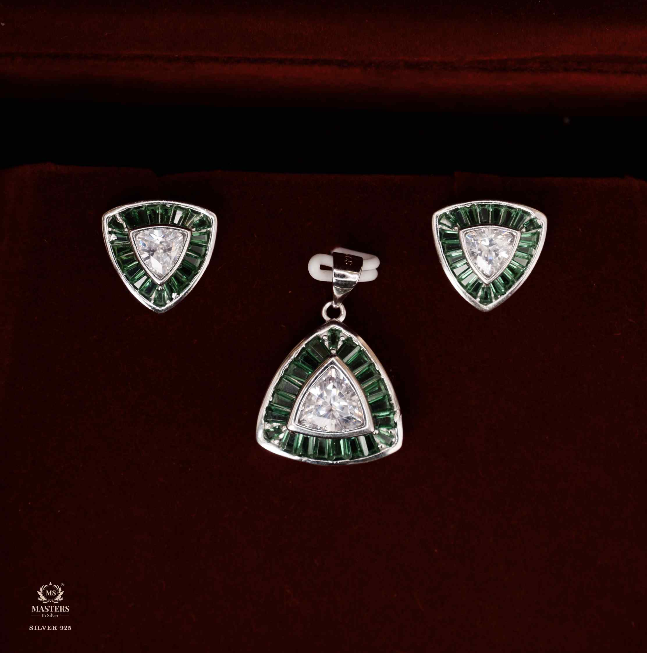 PENDANT SETS, DIAMOND LOOKS, REGULAR WEAR, ORIGINAL IMPORTED TRIANGULAR GREEN 🎁