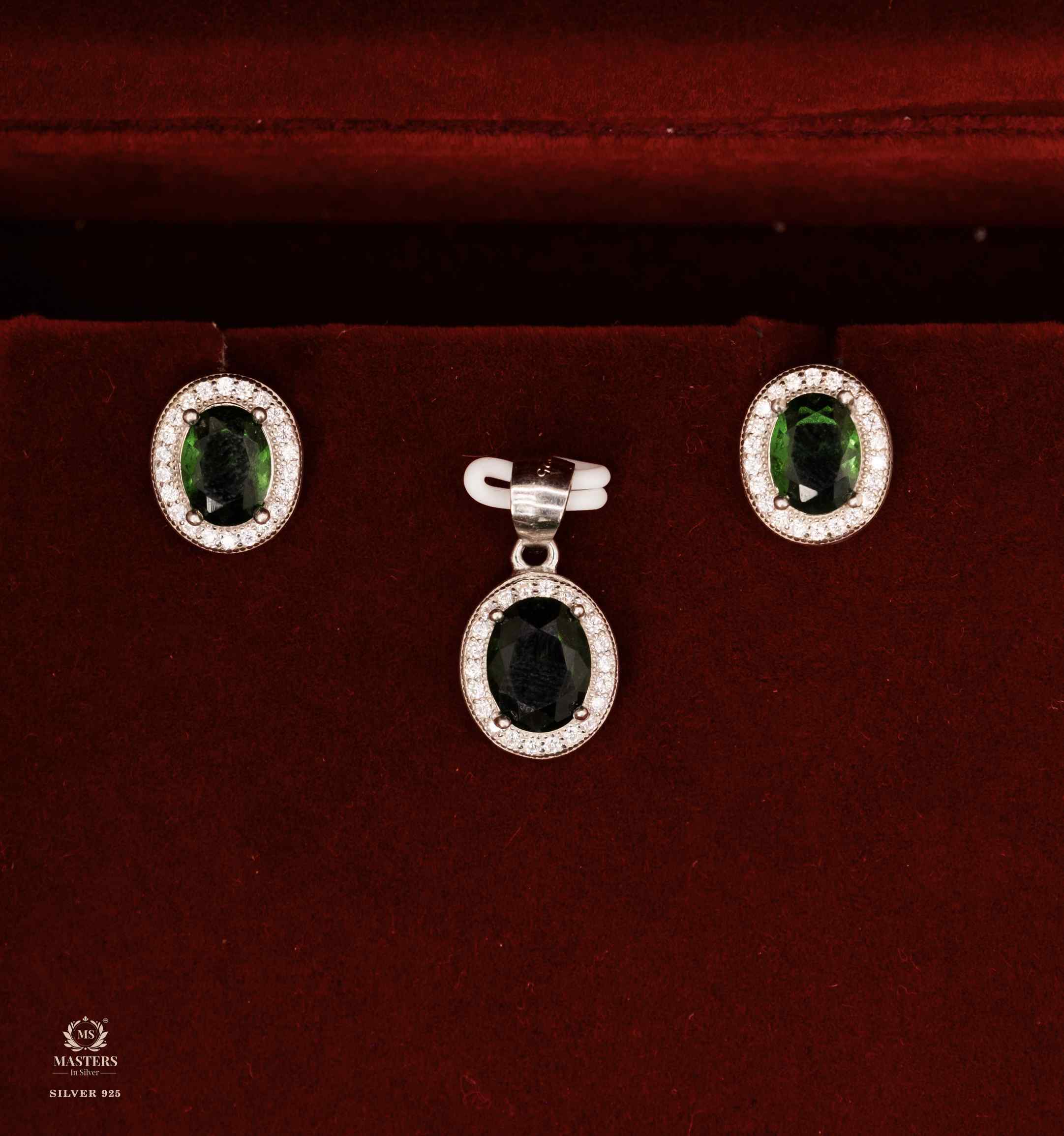 PENDANT SETS, DIAMOND LOOKS, REGULAR WEAR, ORIGINAL IMPORTED OVAL GREEN 🎁