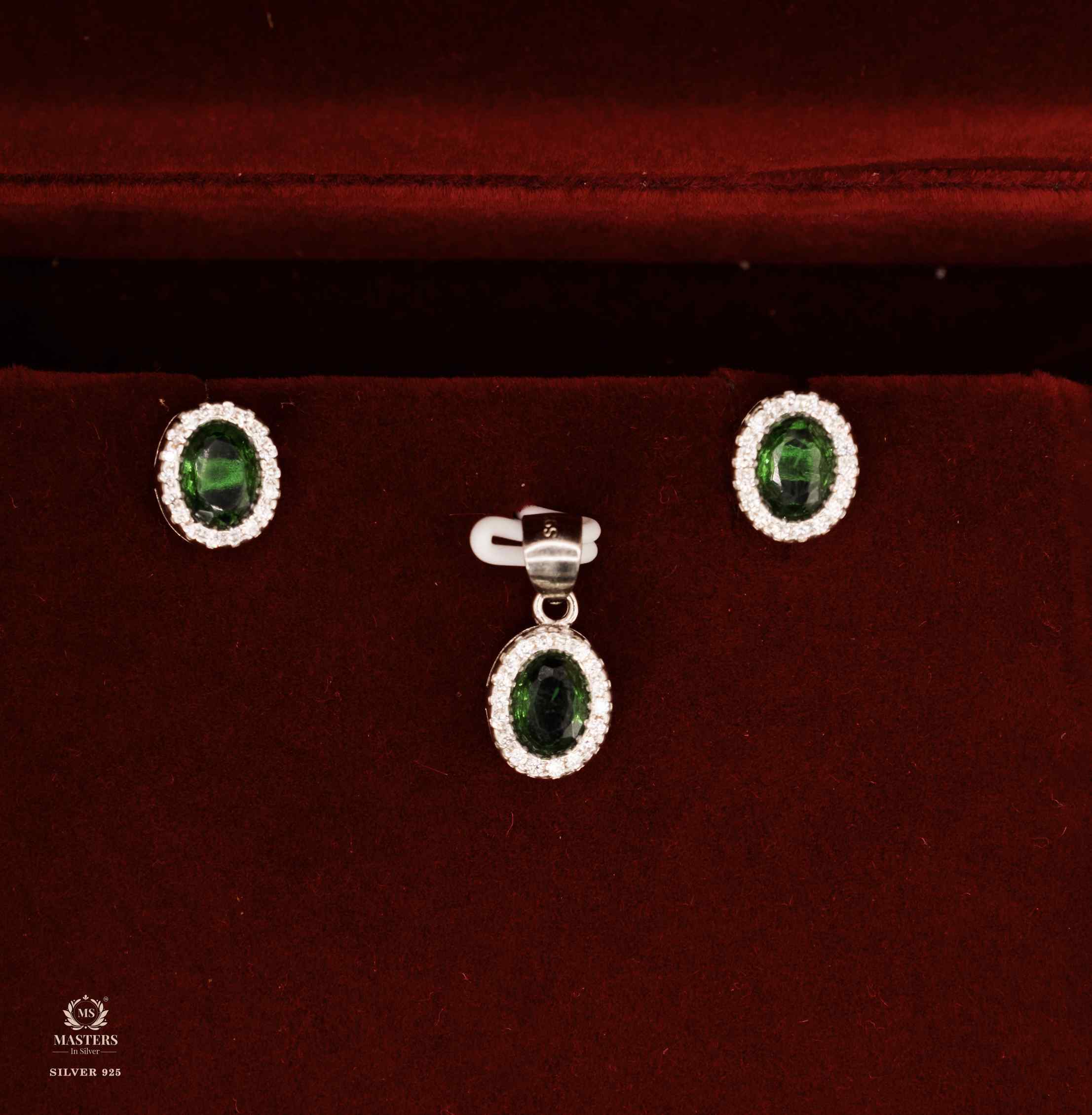 PENDANT SETS, DIAMOND LOOKS, REGULAR WEAR, ORIGINAL IMPORTED OVAL GREEN 🎁