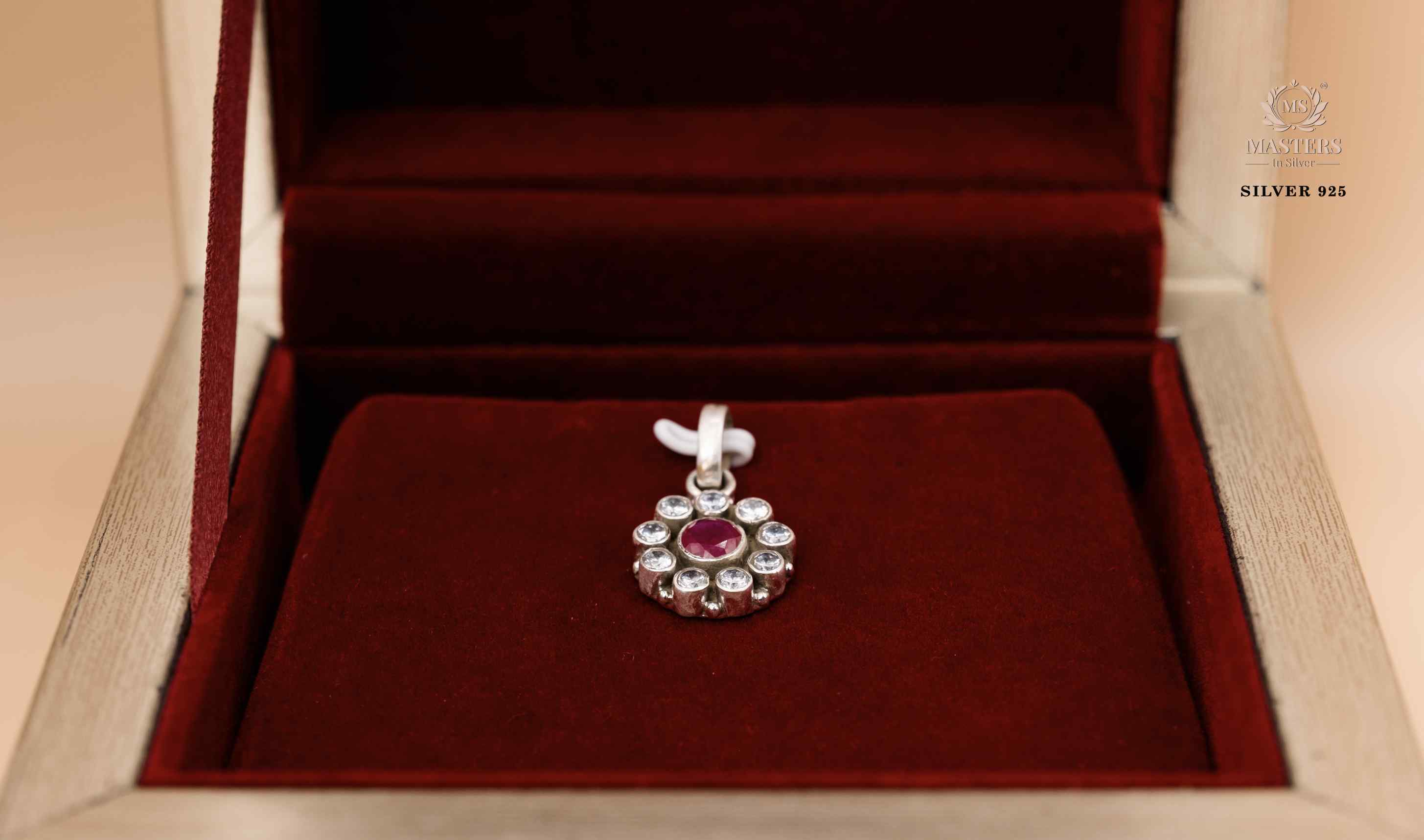 OXIDISED PENDANT IMPORTED / EXPORT QUALITY CUT STONE FLORAL 🤞