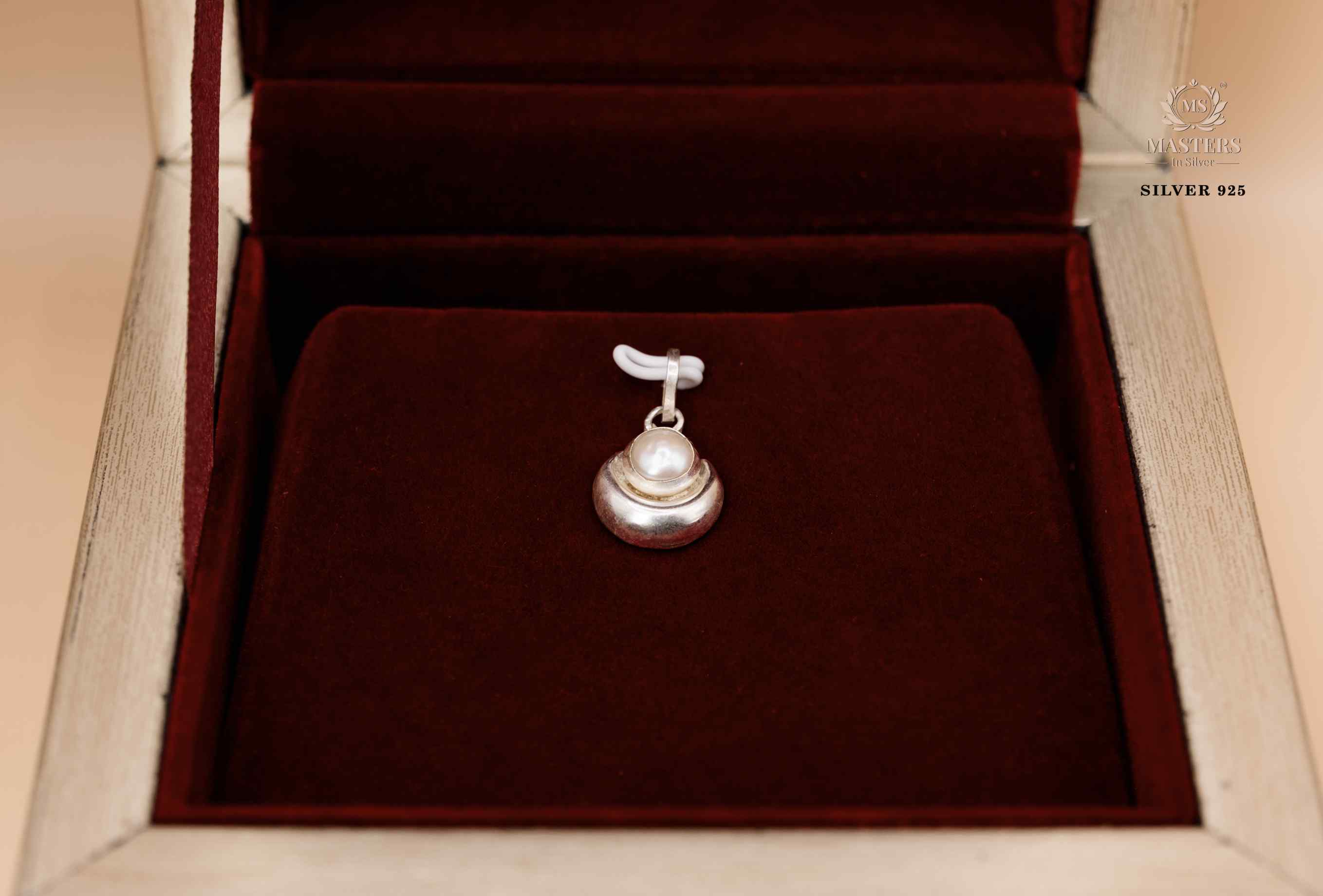 OXIDISED PENDANT IMPORTED / EXPORT QUALITY  MOON / PEARL 🤞