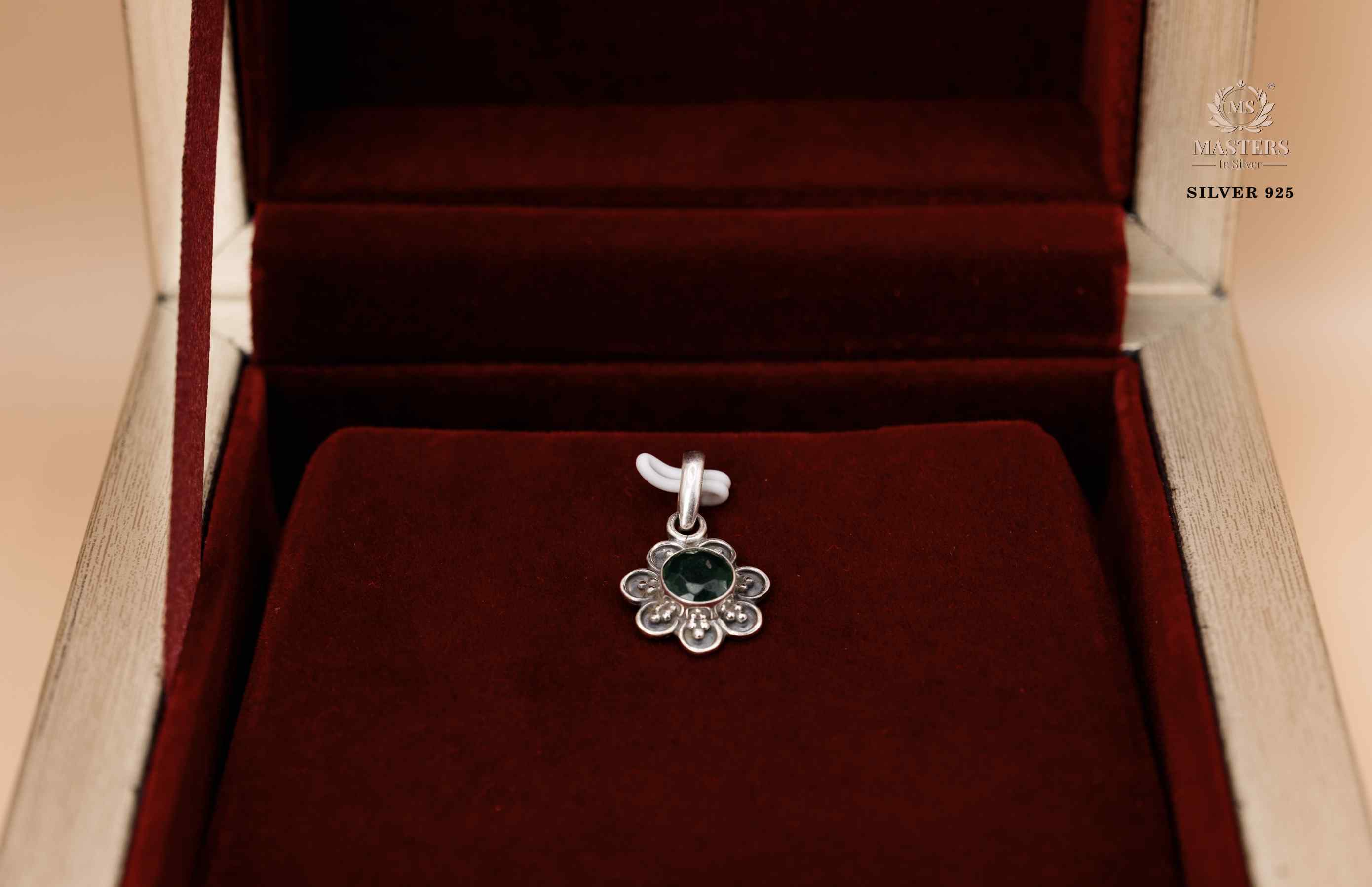 OXIDISED PENDANT IMPORTED / EXPORT QUALITY CUT STONE GREEN FLORAL 🤞