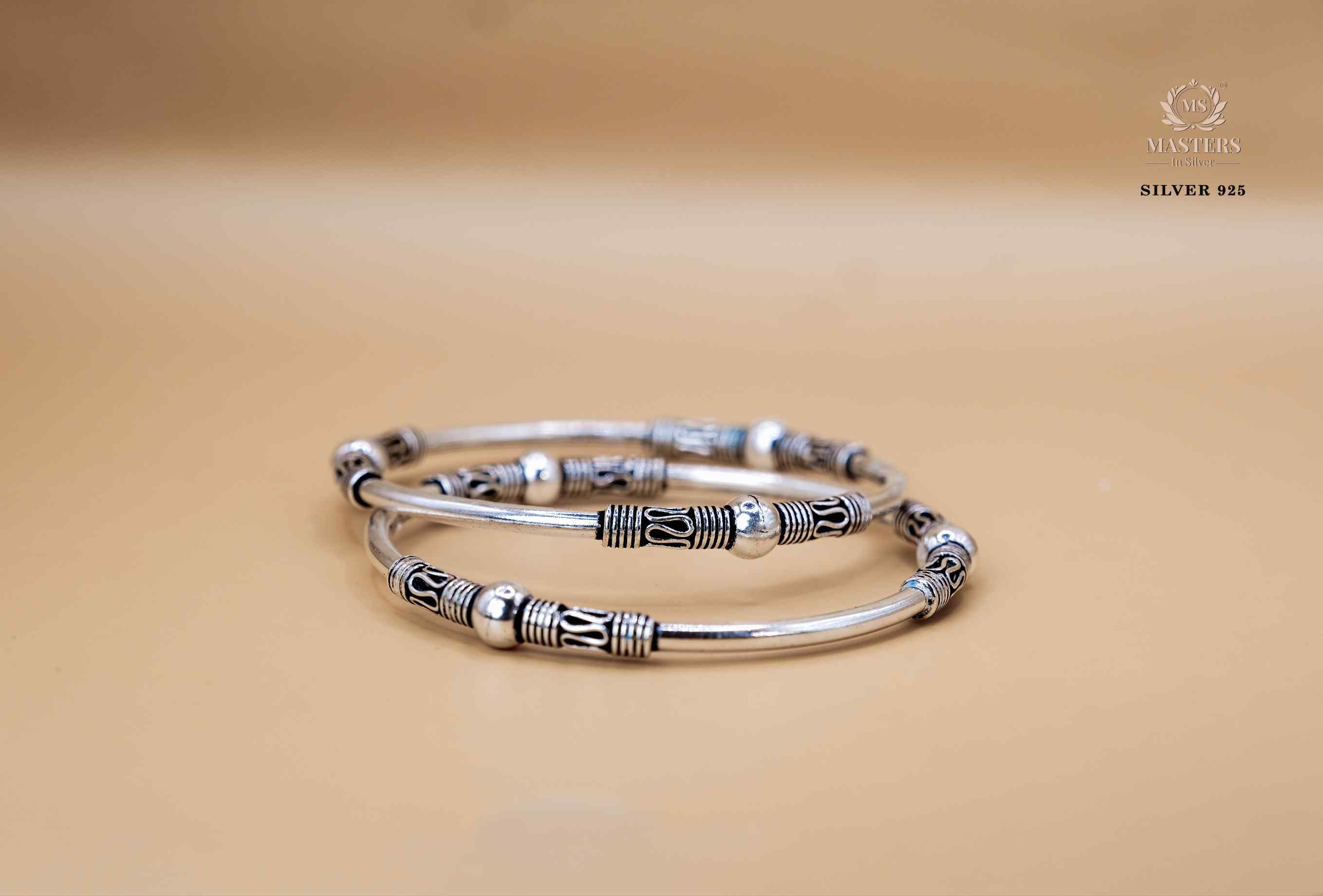PAIR OF SLEEK REGULAR USE KADE