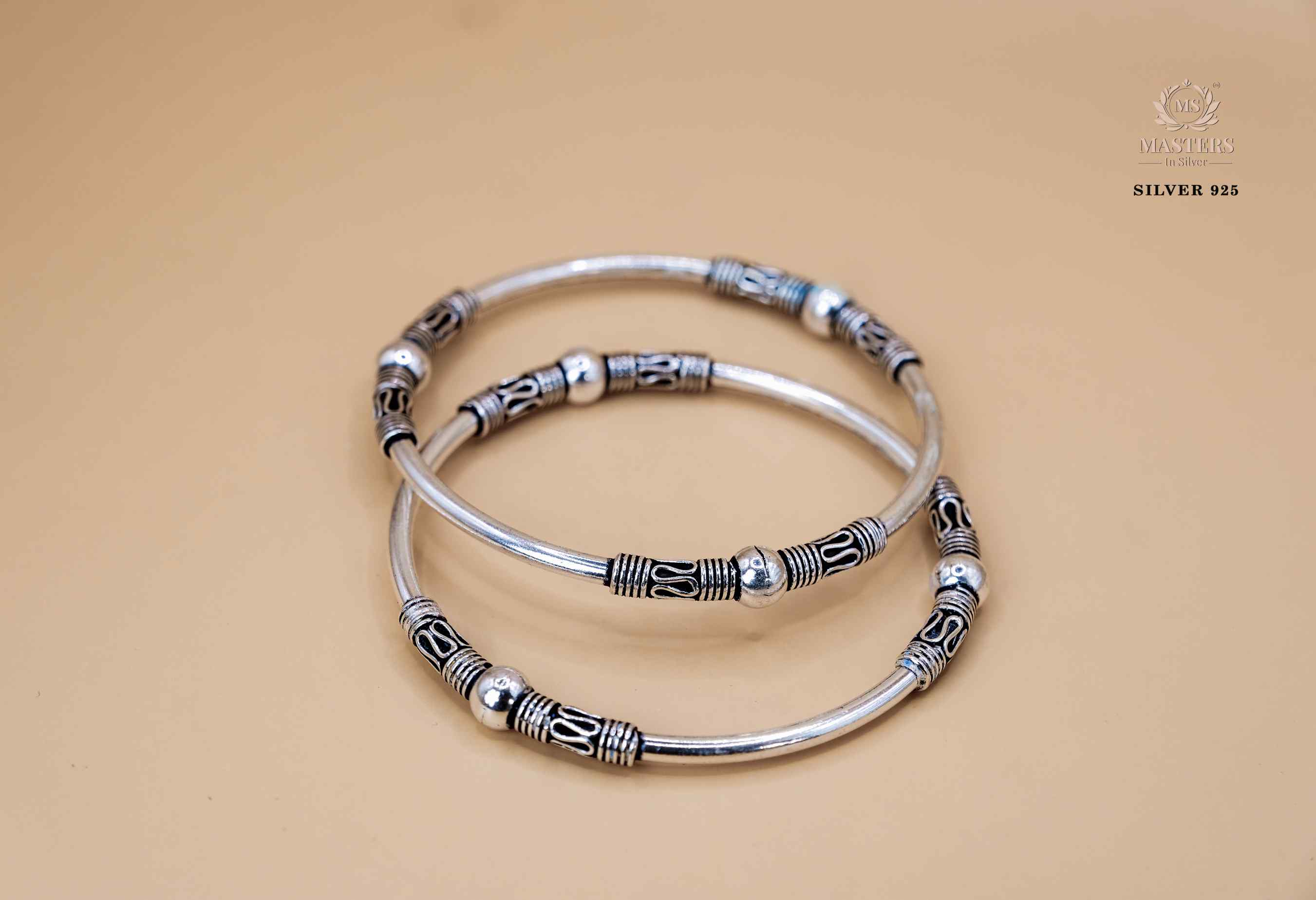 PAIR OF SLEEK REGULAR USE KADE