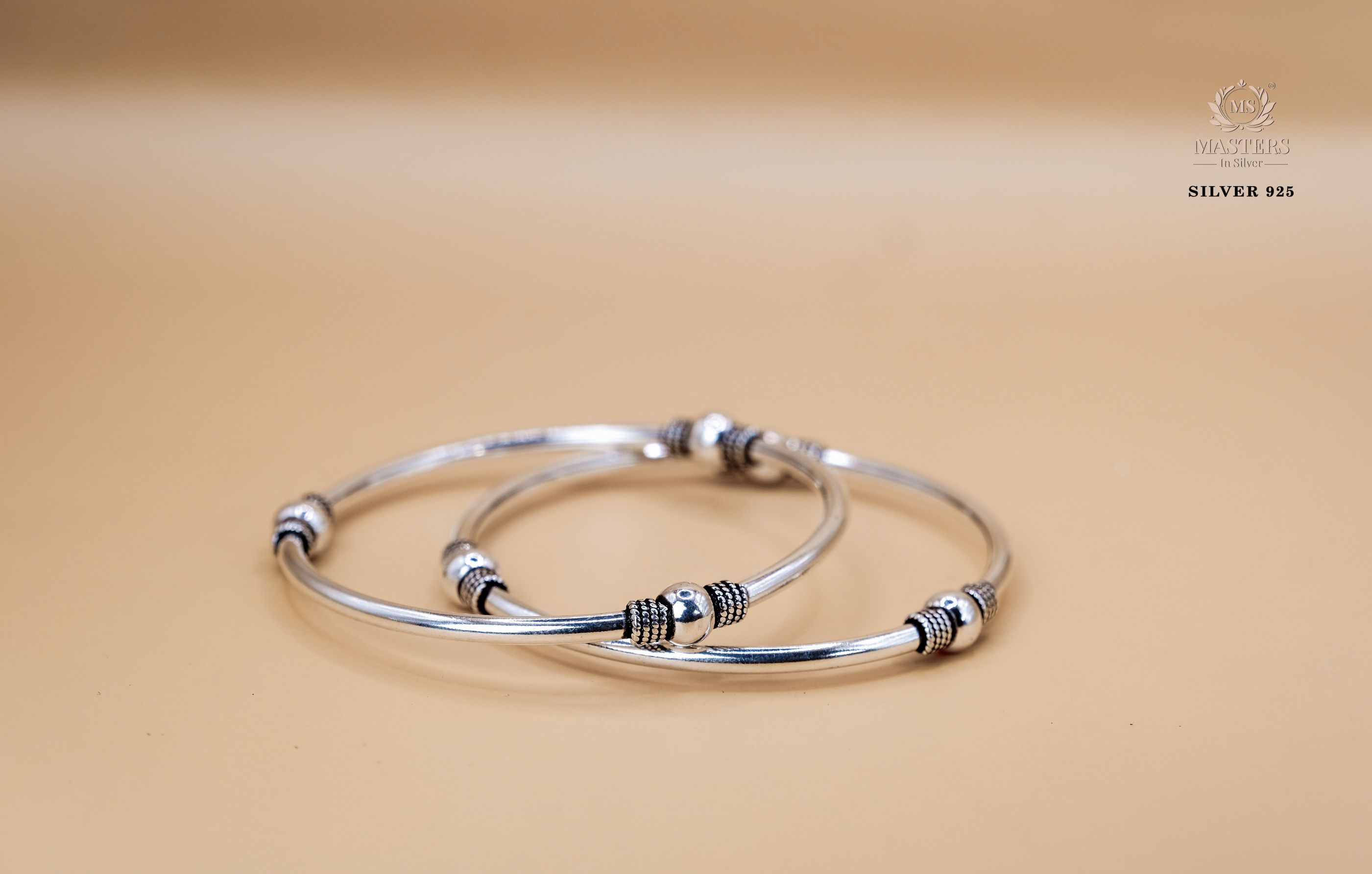 PAIR OF SLEEK REGULAR USE KADE