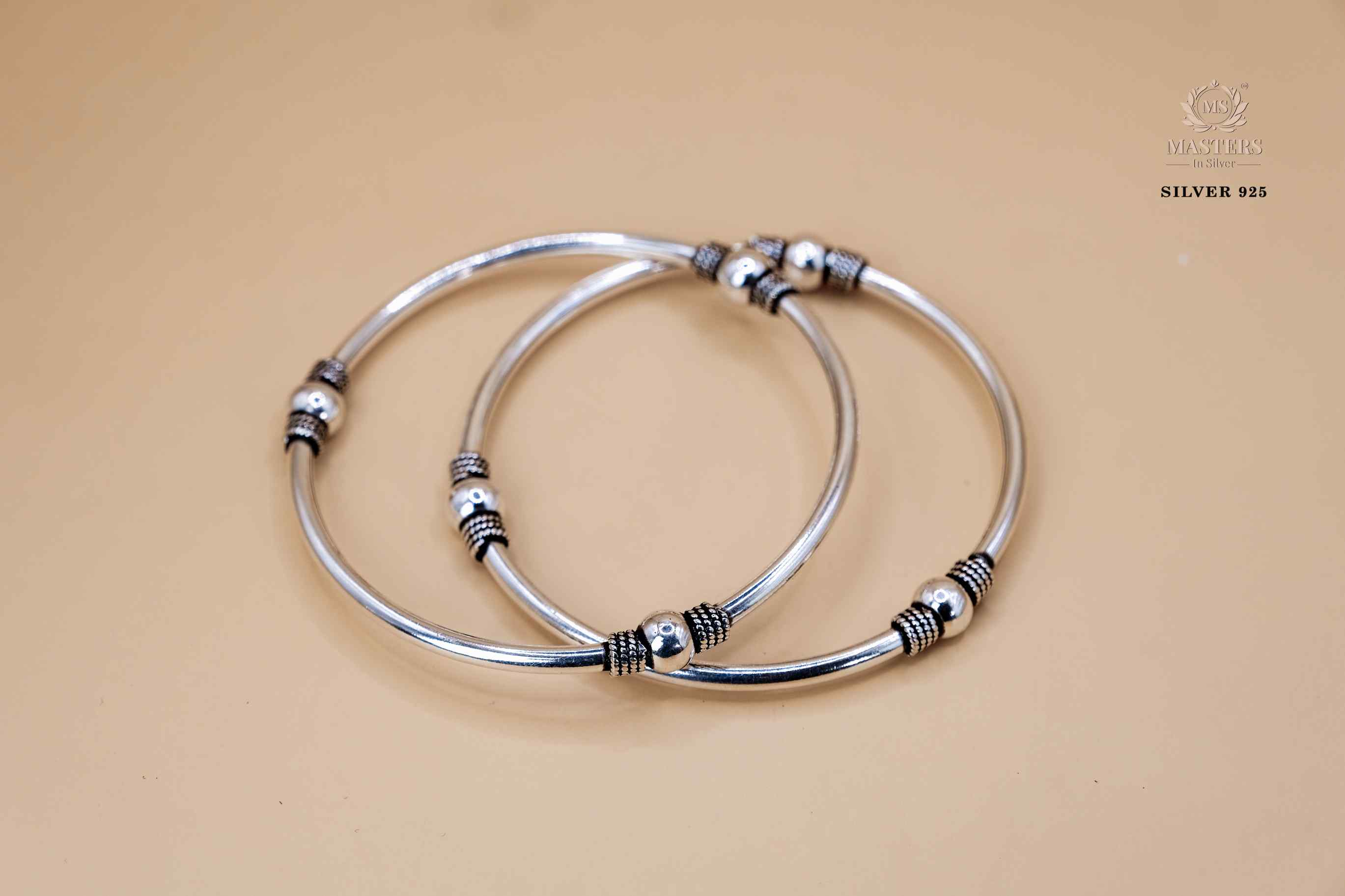 PAIR OF SLEEK REGULAR USE KADE
