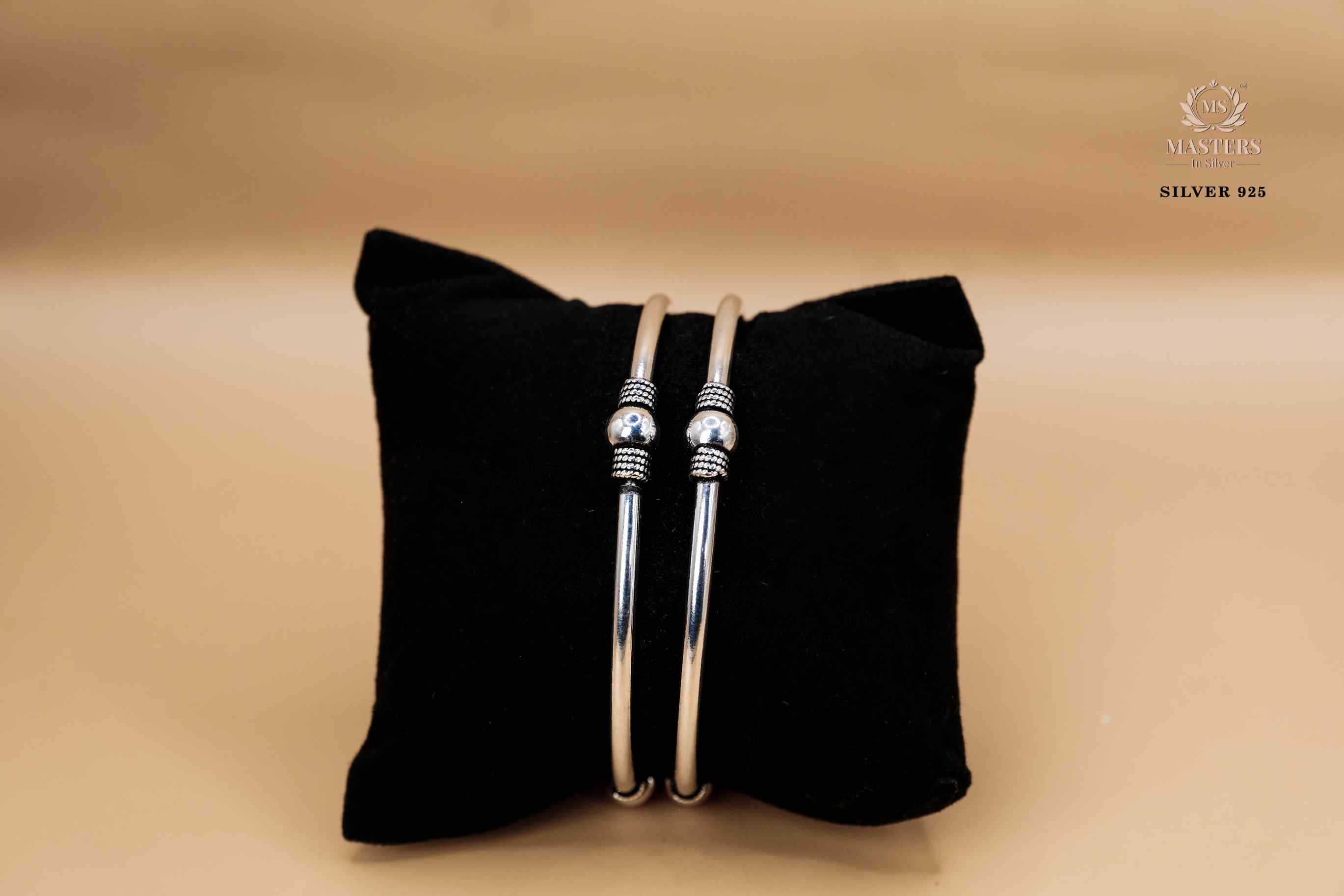 PAIR OF SLEEK REGULAR USE KADE