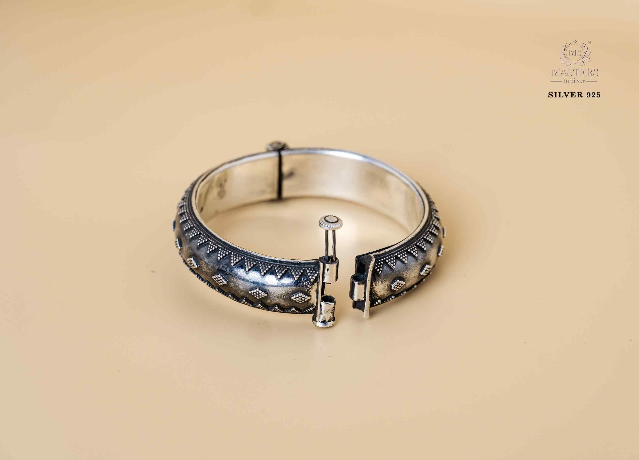 OXIDISED BEAUTIFUL SINGLE KADA ANTIQUE LOOKS