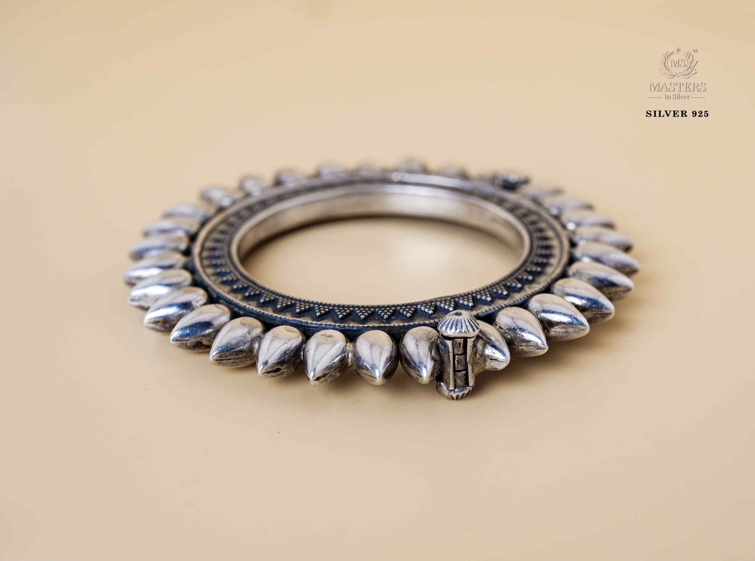 KADA OXIDISED SINGLE BROAD PARTY WORN