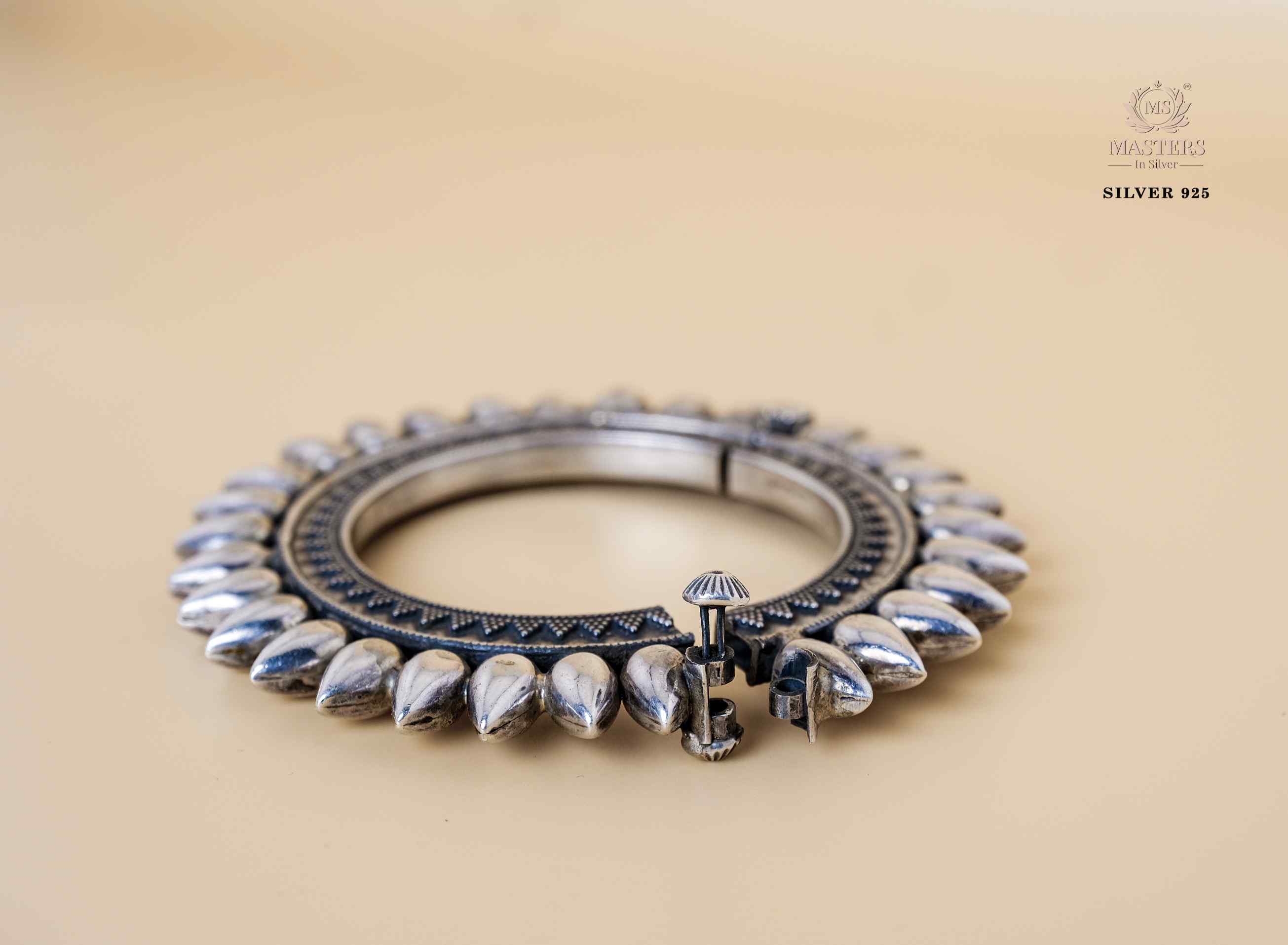 KADA OXIDISED SINGLE BROAD PARTY WORN
