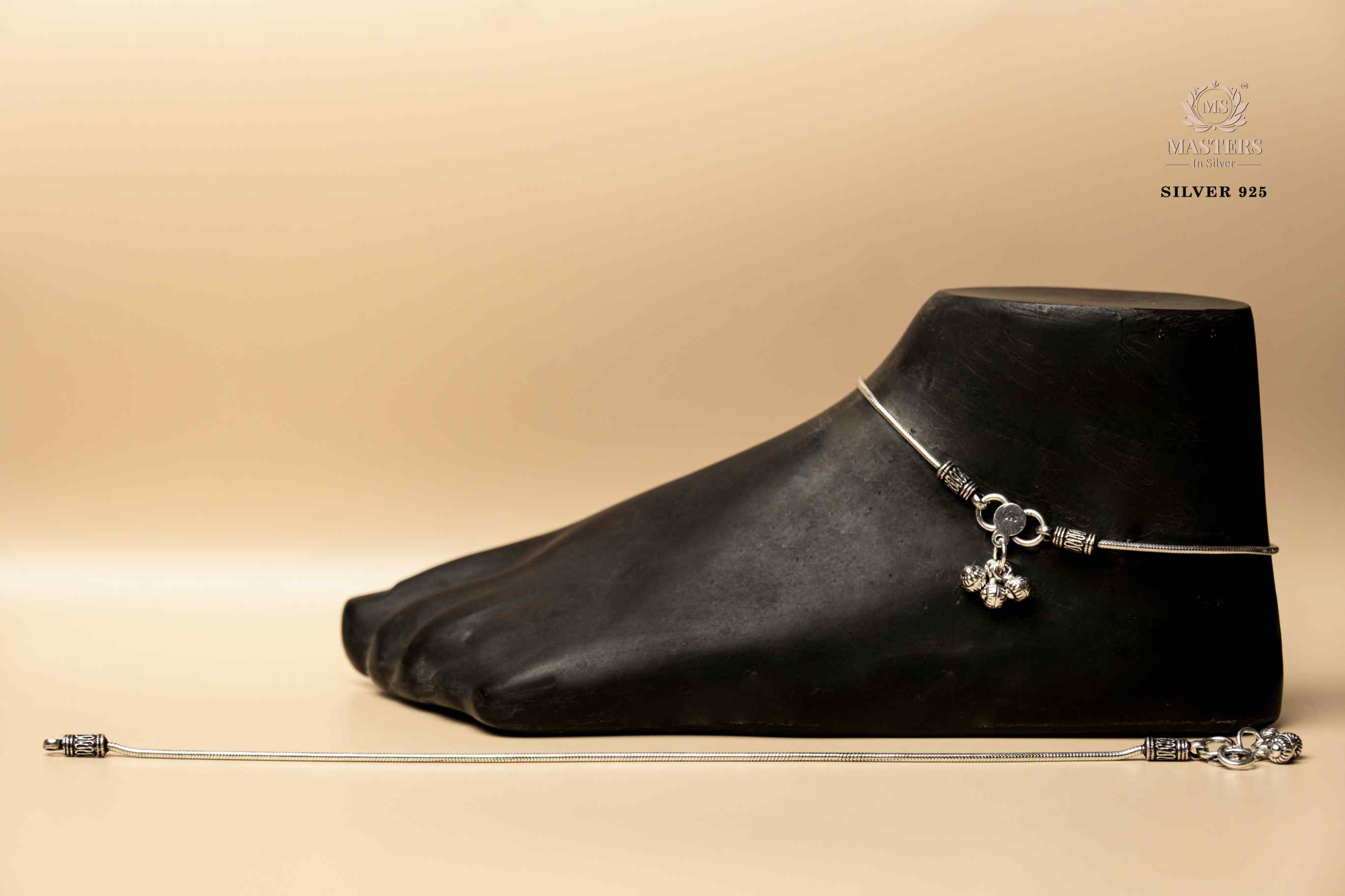 REGULAR WORN ANKLETS